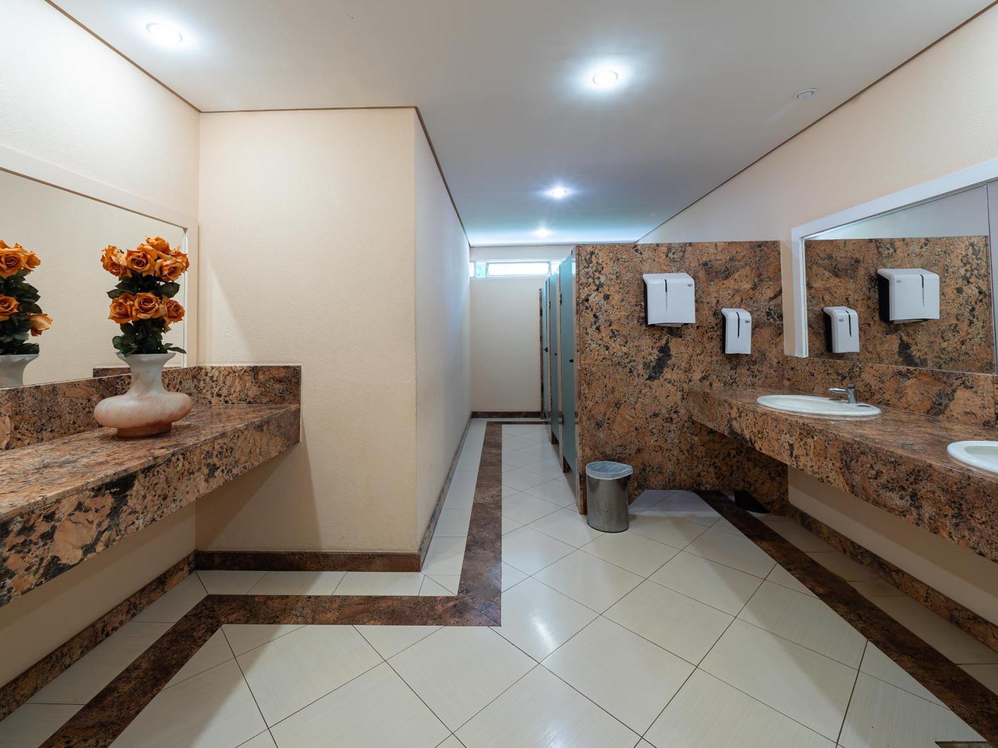 Carlton Suites Λιμέιρα Εξωτερικό φωτογραφία